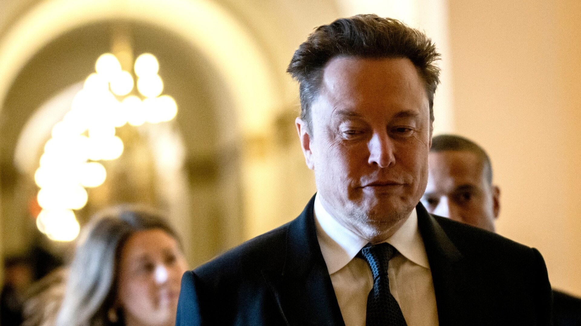 Elon Musk agrees to fight Venezuelan president on National TV 