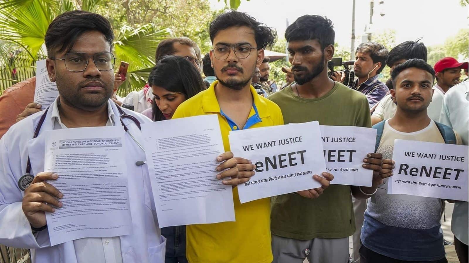 Supreme Court stays hearing of NEET-UG petitions in high courts 
