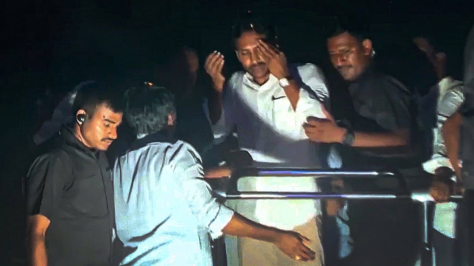 Man detained for throwing stone at Andhra CM Reddy 