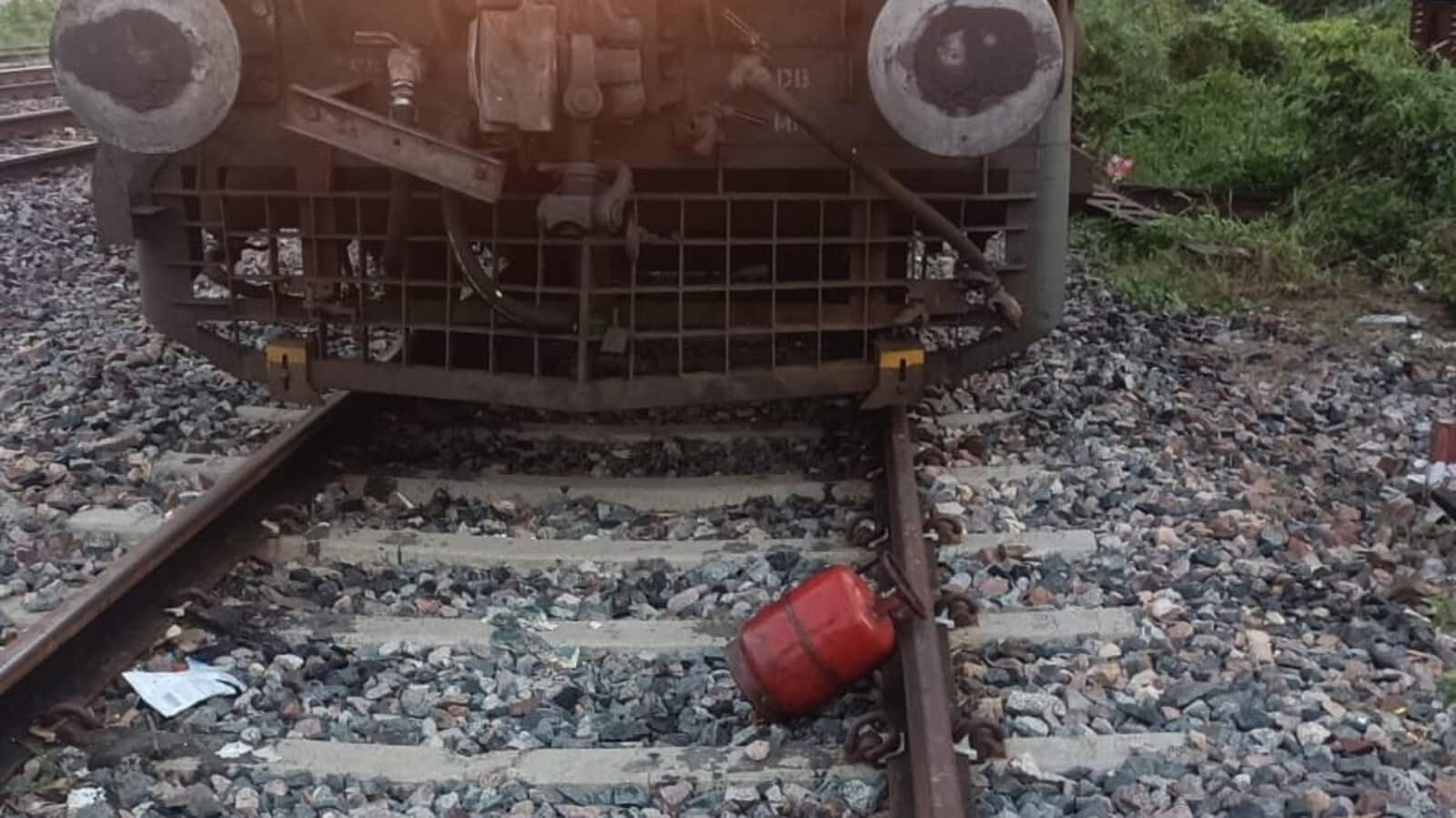 LPG cylinder found on Kanpur rail tracks; 3rd derailment bid 