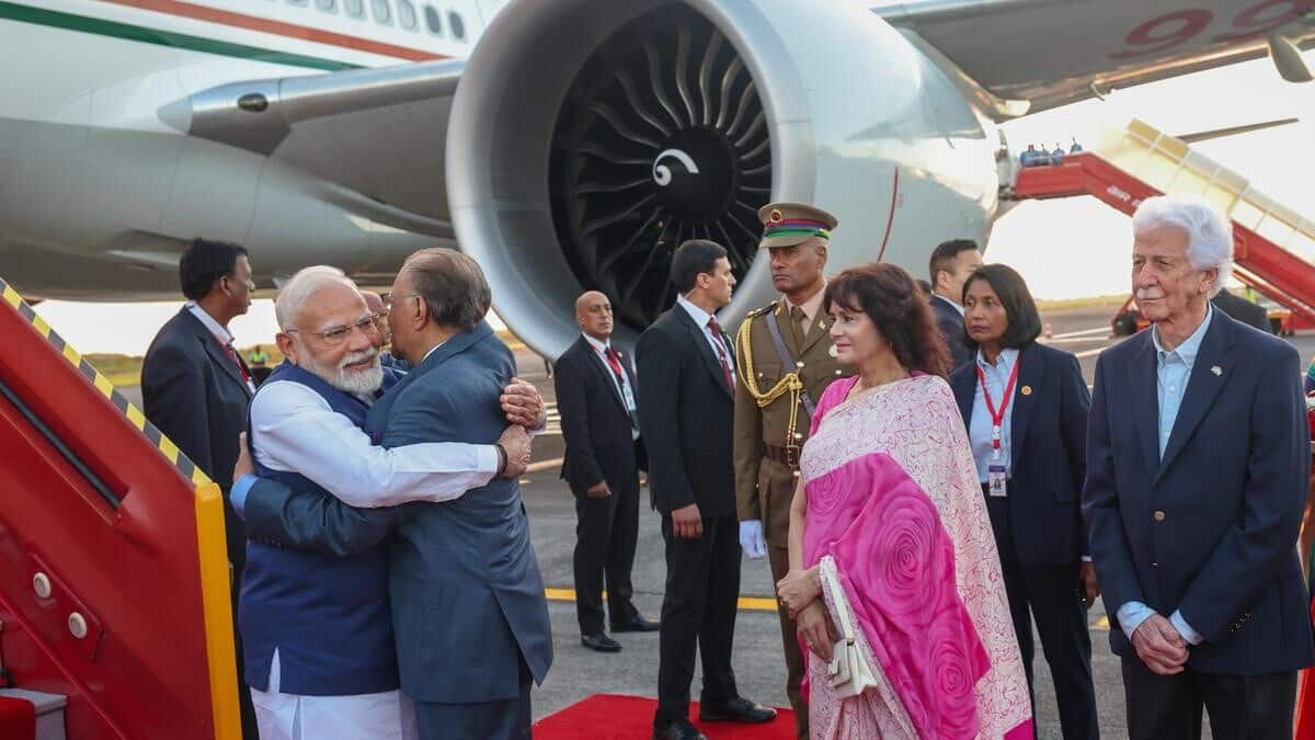 Makhana, Sangam water, Ganesha idol: What Modi gifted Mauritius president 