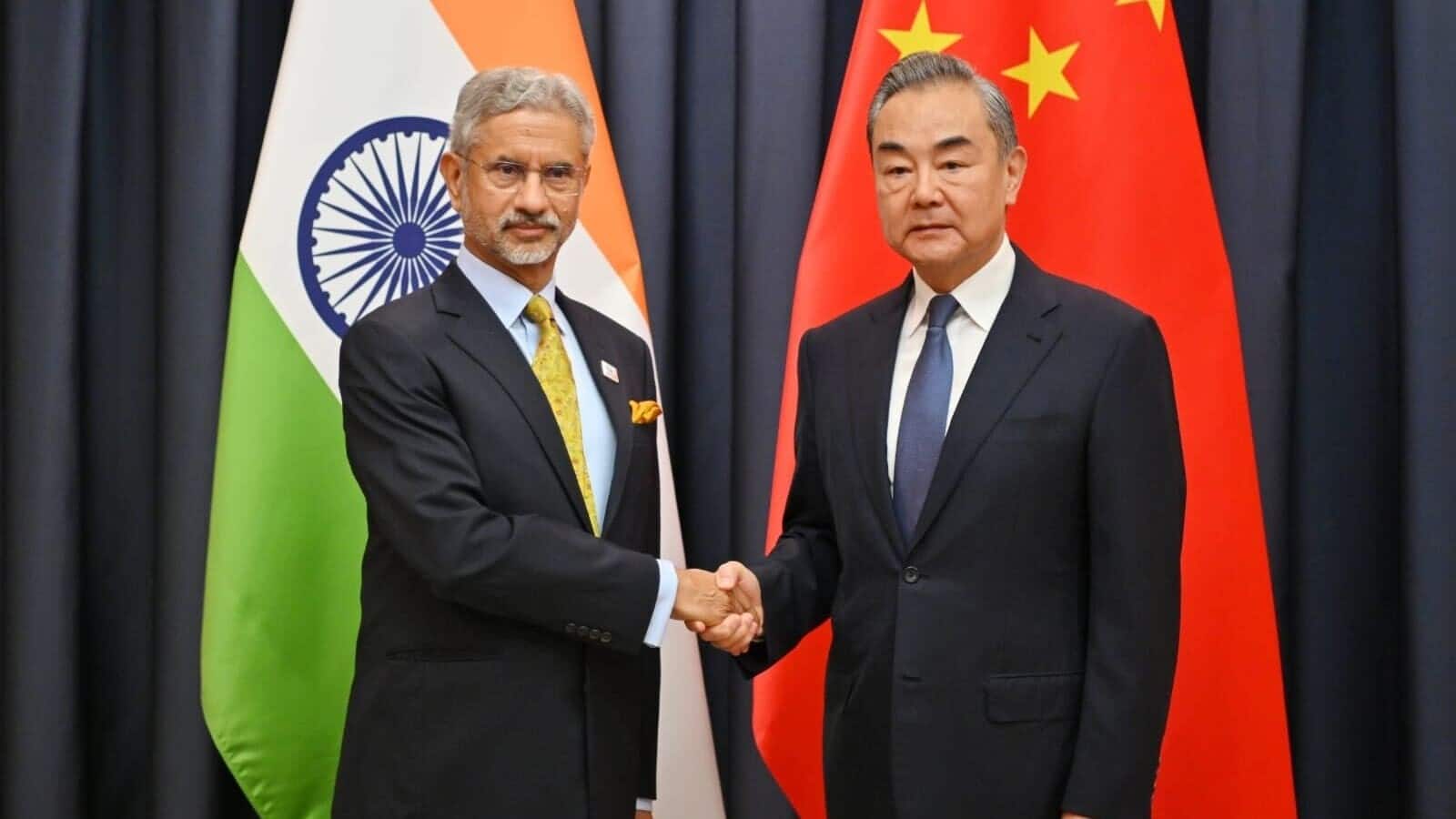 Jaishankar discusses border issues with Chinese counterpart at SCO summit