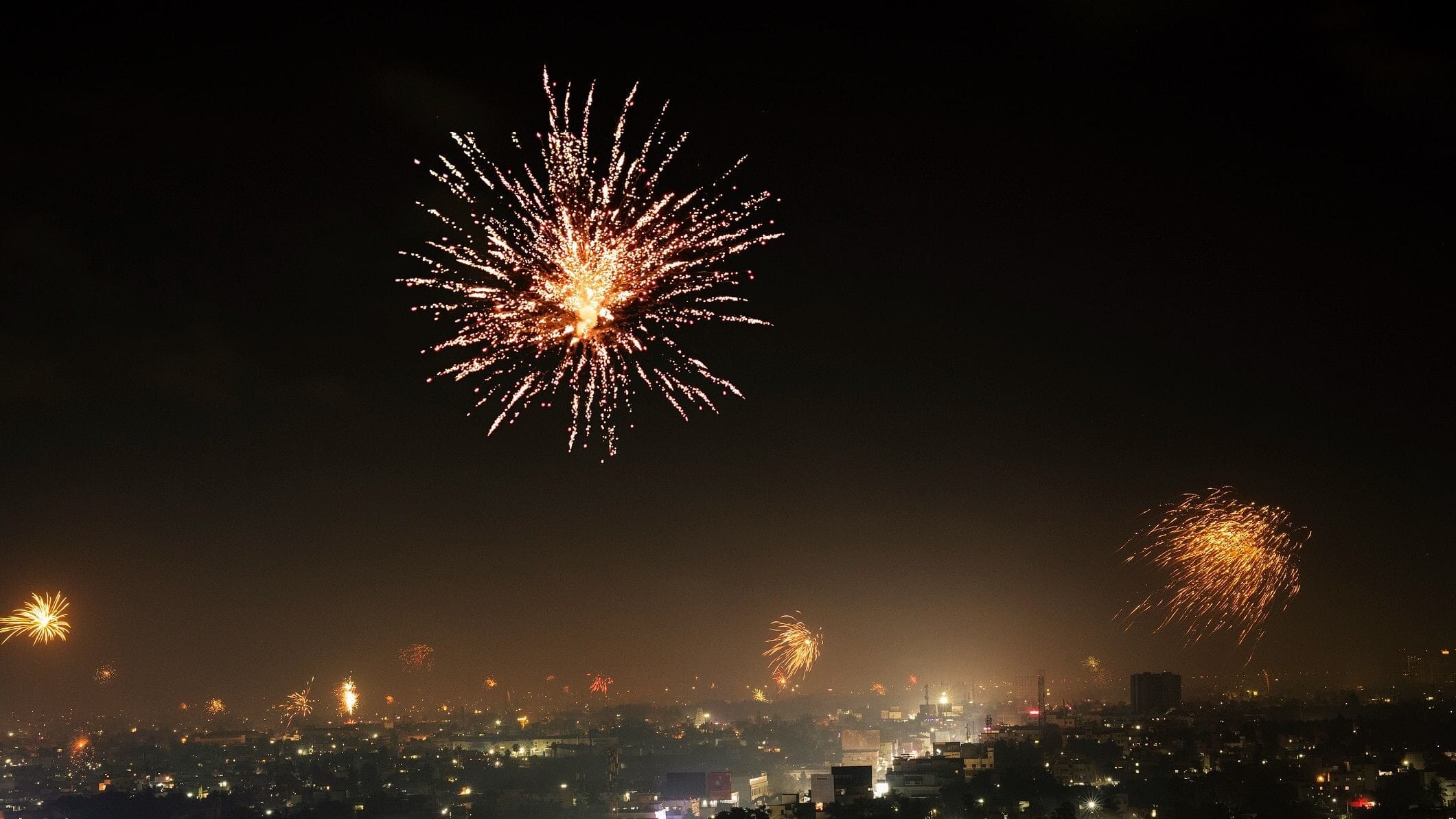 Despite ban, 18% Delhi-NCR families planning to burst crackers: Survey