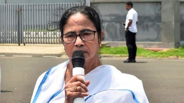 If necessary, Kolkata doctor murderer will be hanged: Mamata Banerjee 