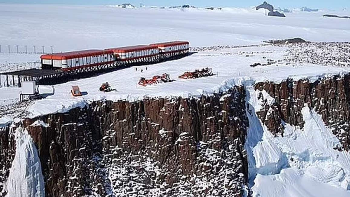 Scientists trapped in Antarctica beg to be rescued; know why 