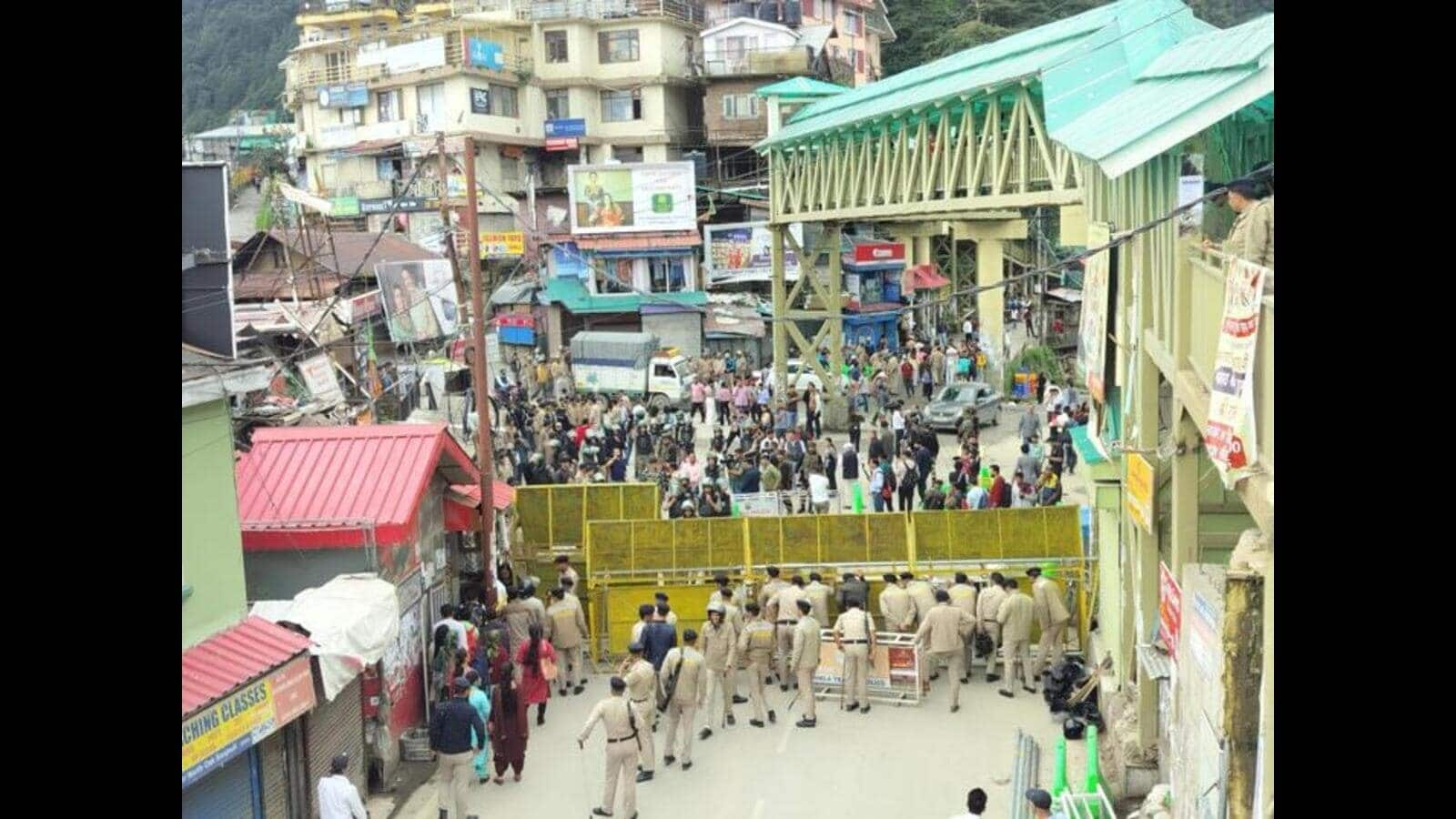 Shimla: Police use water cannons, lathicharge on Sanjauli mosque protesters 