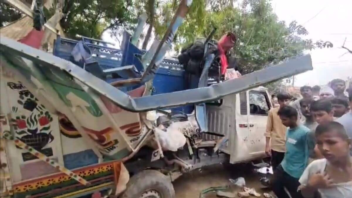 10 dead, over 20 injured in bus-tempo collision in Bulandshahr 