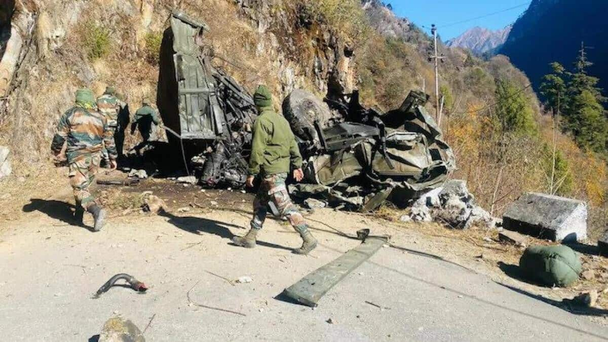 4 soldiers killed as vehicle falls into gorge in J&K 