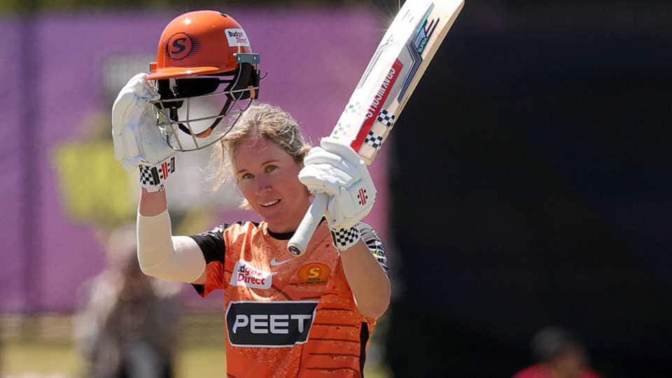 Beth Mooney becomes first player to complete 5,000 WBBL runs 