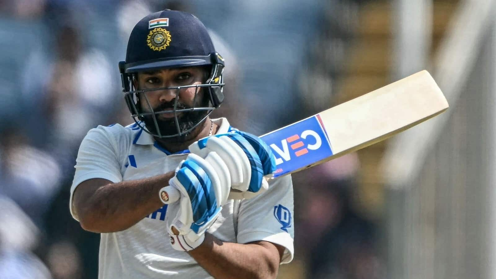 Dinesh Karthik criticizes Rohit Sharma's leadership in Pune Test