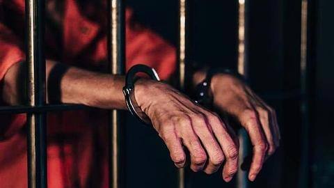 Man allegedly beaten up in custody dies, 12 policemen booked Man allegedly beaten up in custody dies, 12 policemen booked