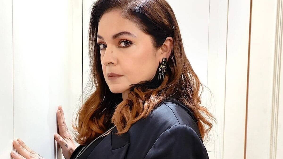 Pooja Bhatt criticizes 'Jai Shri Ram' chants in Mumbai Metro