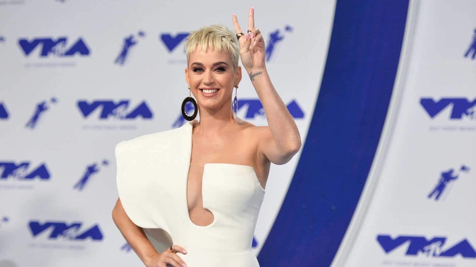 Katy Perry joins VMA elite; to receive Video Vanguard Award