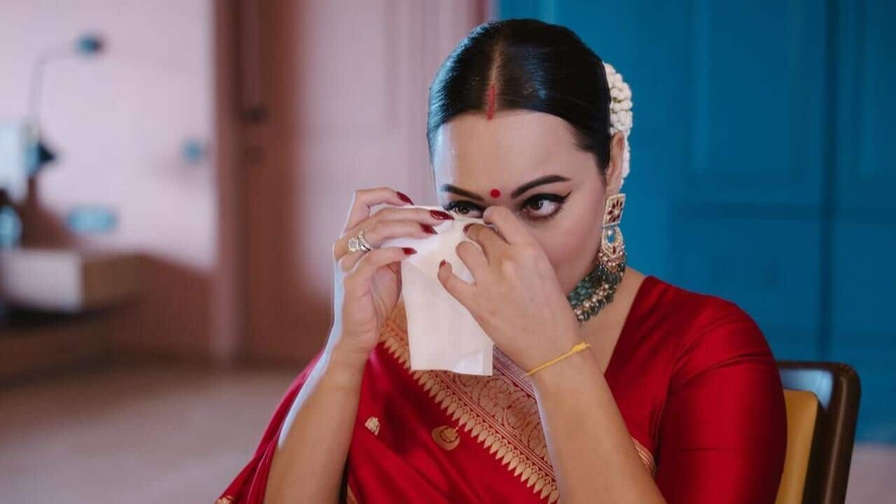 Unseen photos: Sonakshi Sinha tears up seeing herself in 'sindoor'