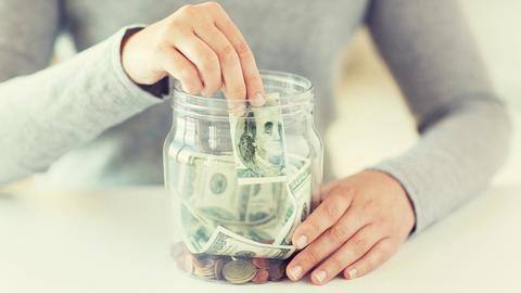 Super easy tips and strategies to save money every month Super easy tips and strategies to save money every month
