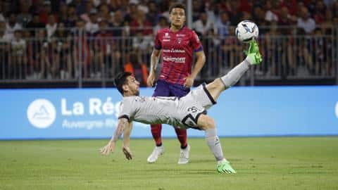 Lionel Messi scores and assists in PSG's Ligue 1 opener Lionel Messi scores and assists in PSG's Ligue 1 opener