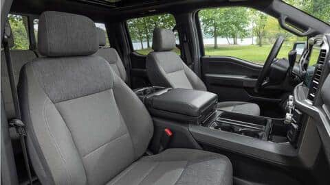 Exclusive interior theme for range-topping Platinum Plus trim