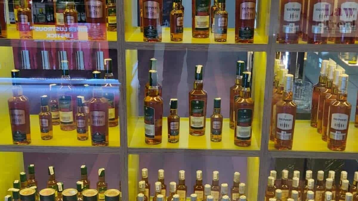 SC's notice to Centre over age check at liquor shops