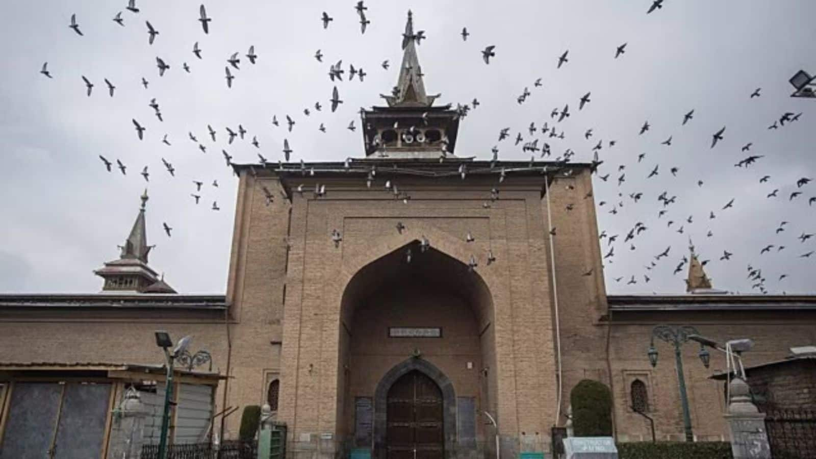 Eid prayers barred at Srinagar's Jama Masjid for 6th year