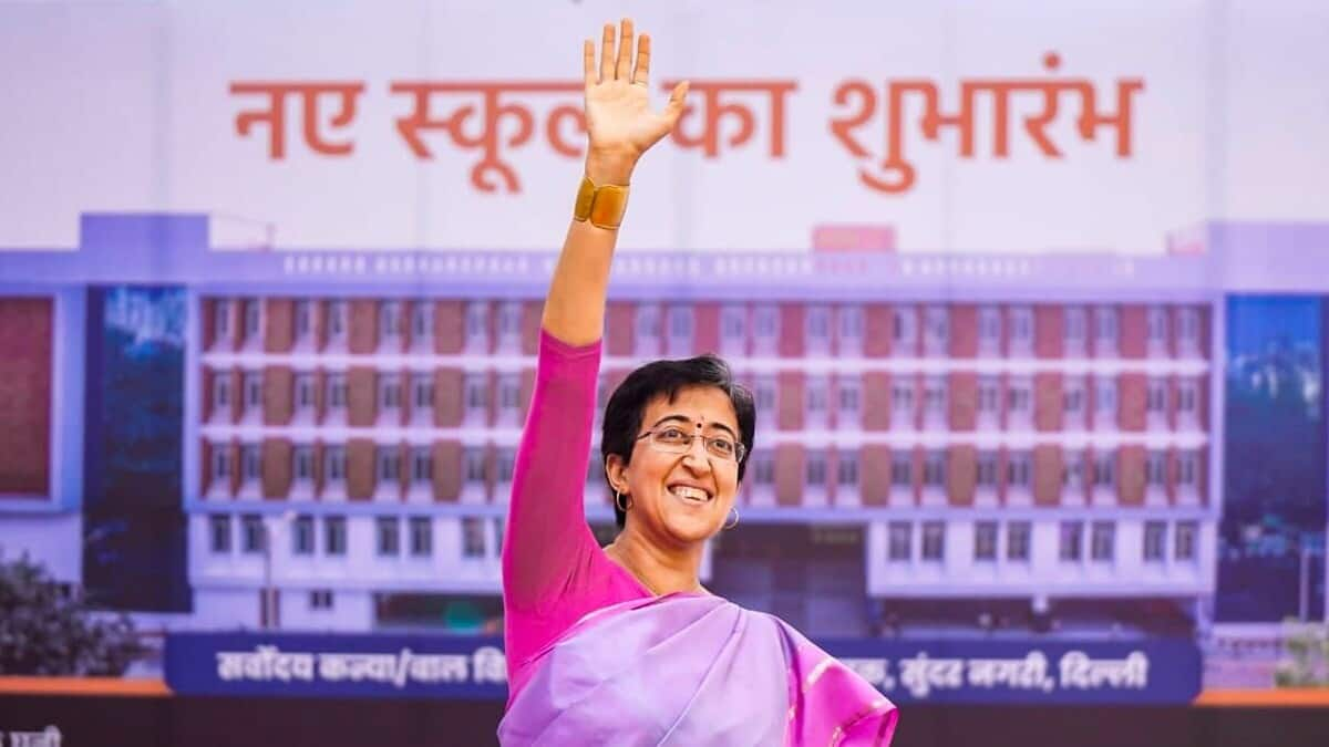 Atishi blames Centre for Delhi's air emergency