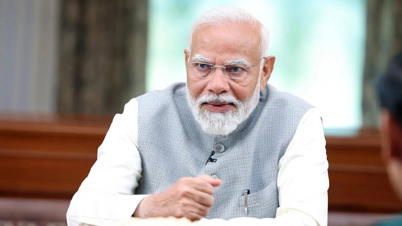 In Gujarat, Modi reviews ministers' performance, holds one-on-one meetings: Report