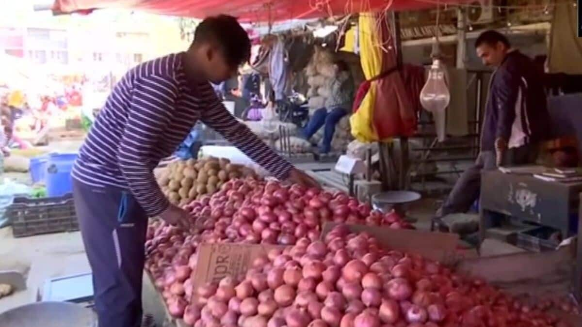 Onion prices soar to ₹80/kg in Delhi, Mumbai