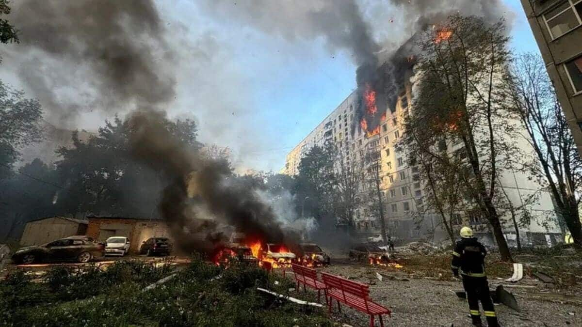 Russian strikes on Ukrainian military center, hospital kill 51