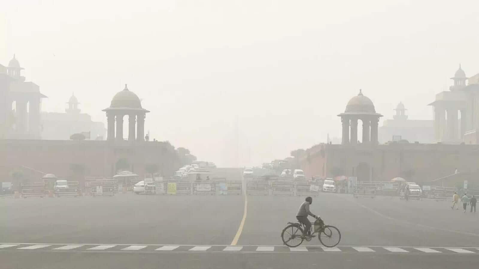 Delhi airport issues advisory as smog engulfs city