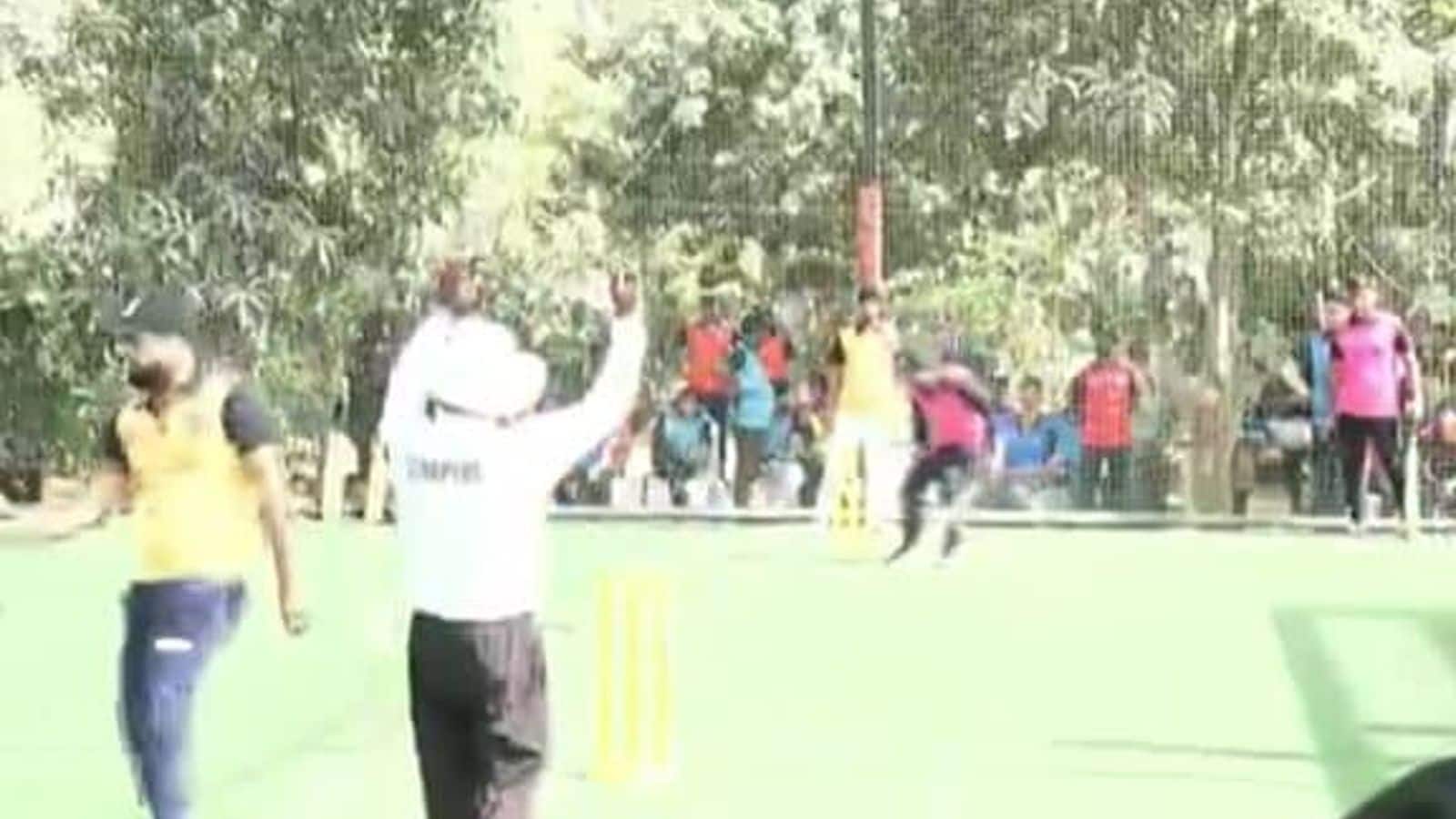 Thane: Man dies immediately after hitting 6 in match