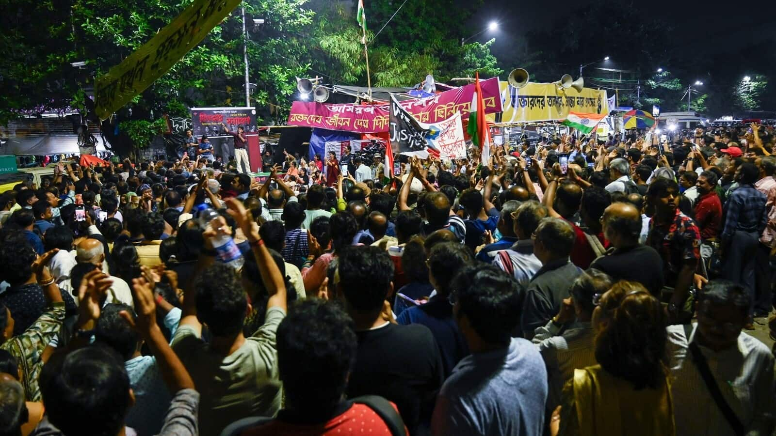 Bengal protesting doctors to meet Mamata today, hunger strike continues