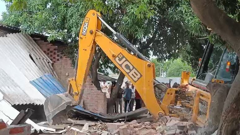 Assam government gets contempt notice from SC over 'bulldozer' action