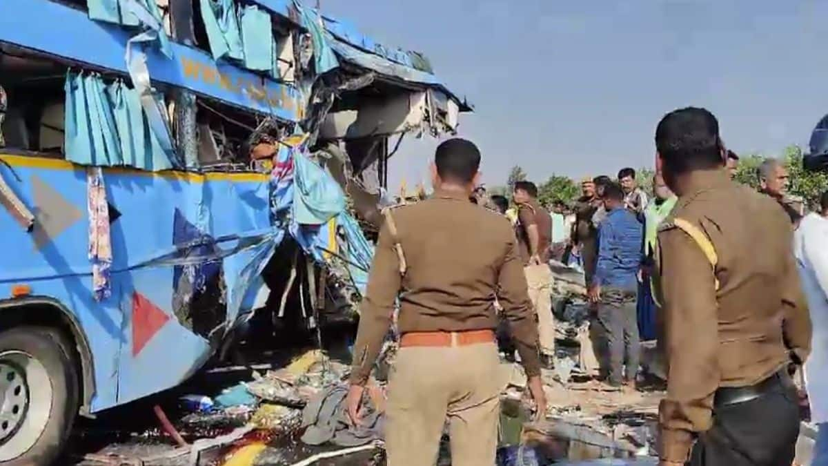 8 dead, 19 injured in UP bus-truck collision