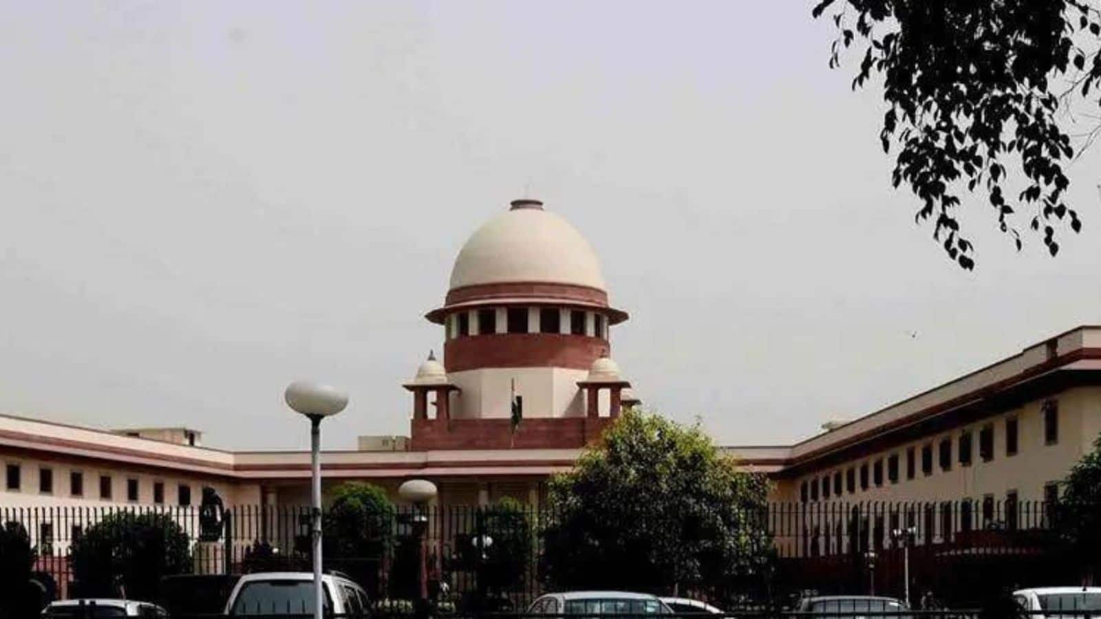 Services row: SC to consider listing plea of Delhi government 