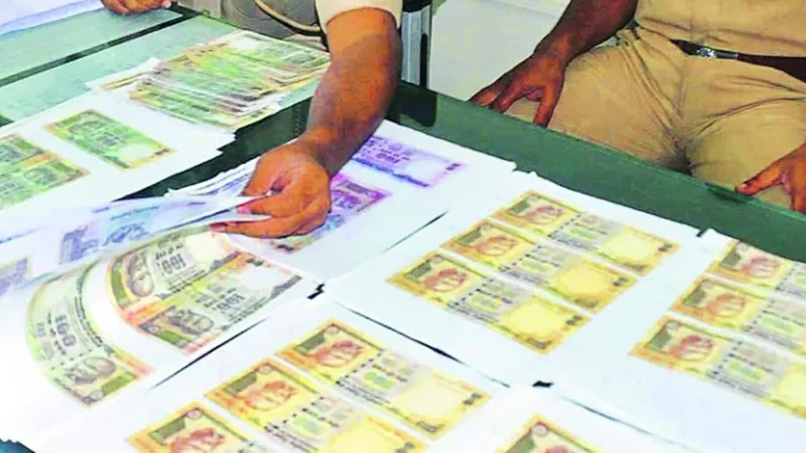 Trader duped with fake currency notes featuring Anupam Kher's photo 