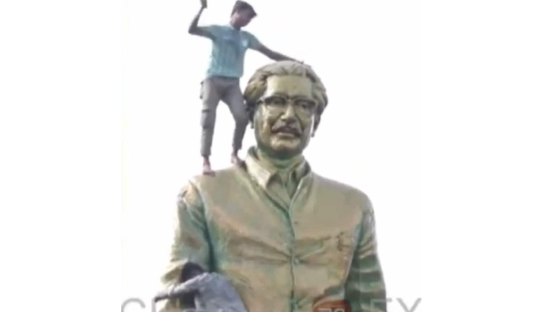 Bangladeshi protesters vandalize 'father of nation' Sheikh Mujibur Rahman's statue 