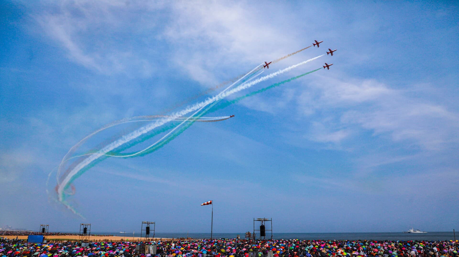 5 dead, 100 hospitalized after Chennai IAF air show