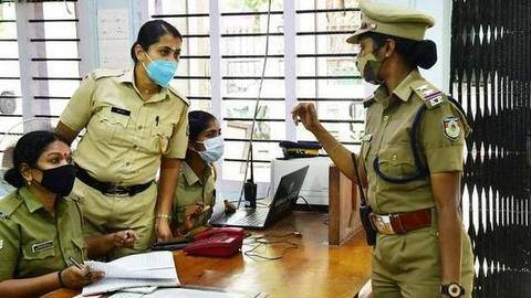 Maharashtra reduces duty hours for women cops to 8 hours Maharashtra reduces duty hours for women cops to 8 hours