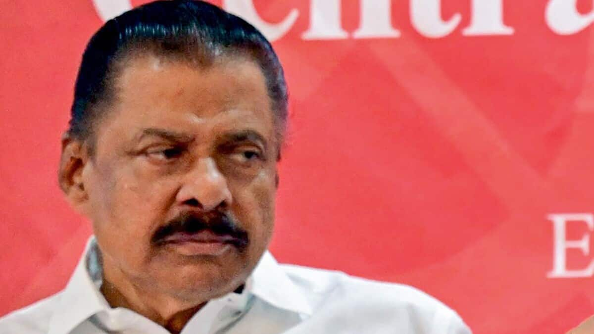 Kerala CPI(M) backs leader's remarks against Rahul, Priyanka