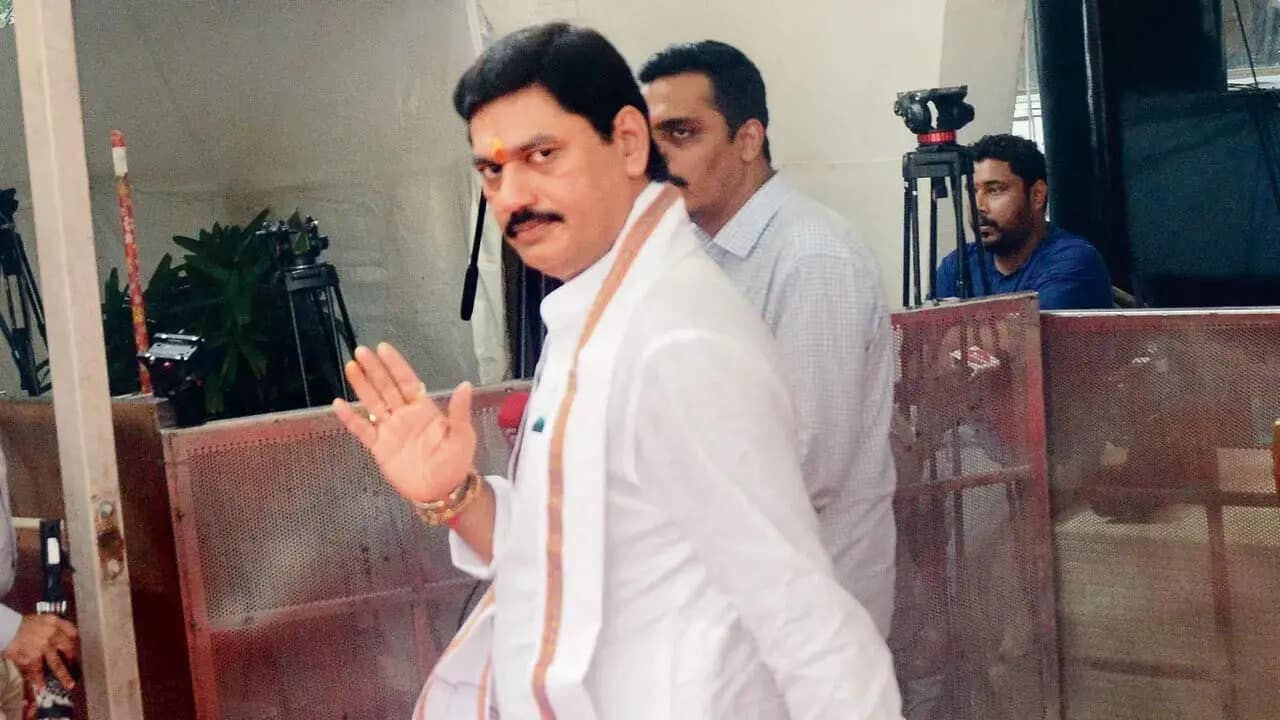 Maharashtra: Dhananjay Munde resigns after aide's arrest in murder case