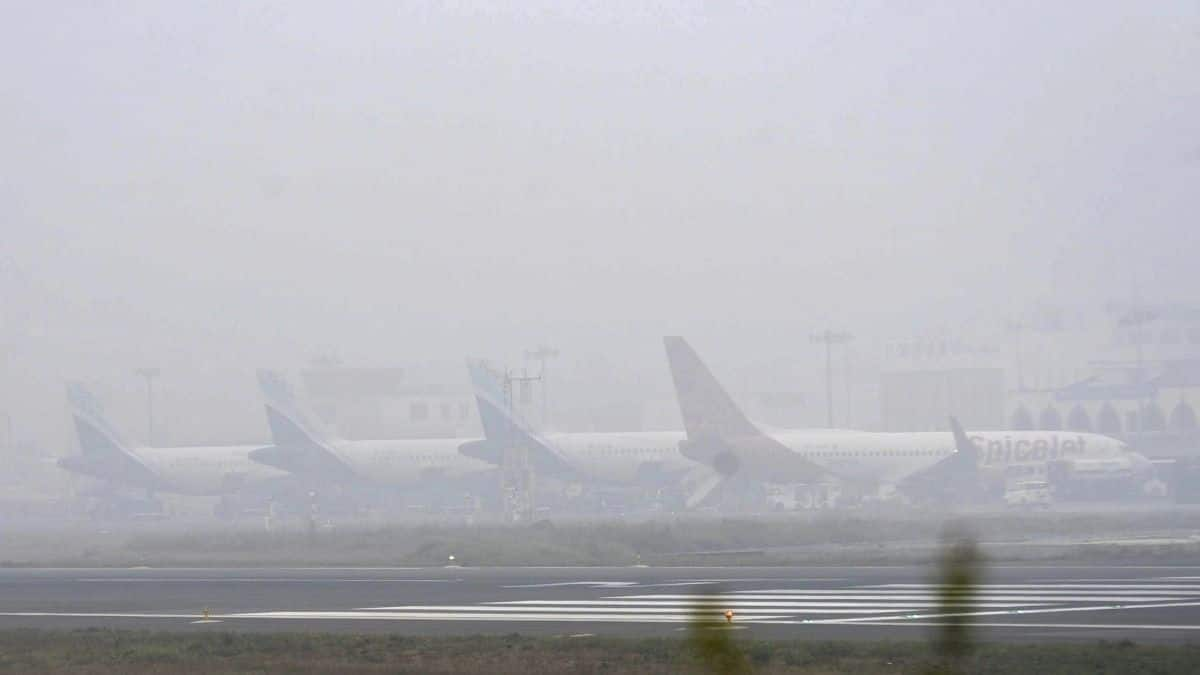 Delhi: Dense fog disrupts flights, trains; IMD issues alert 