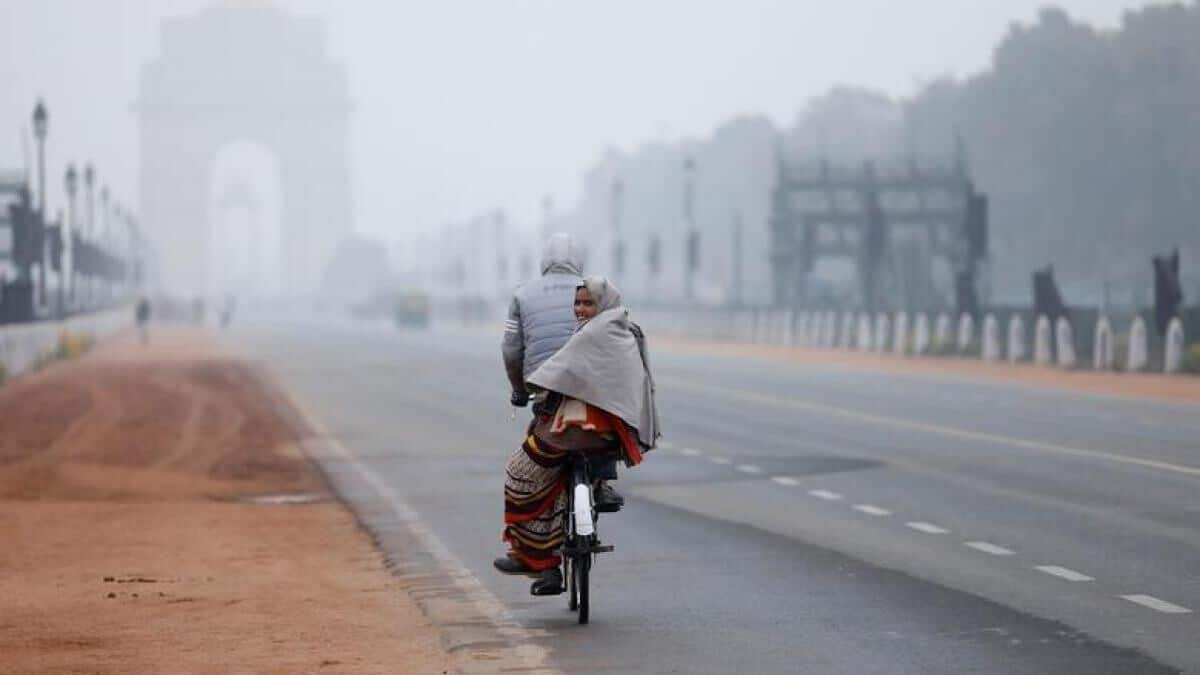 Delhi shivers as temperatures drop; Safdarjung records 10.3°C