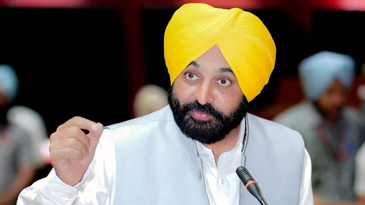 Mann slams Modi for picking Amritsar to land deportee flights