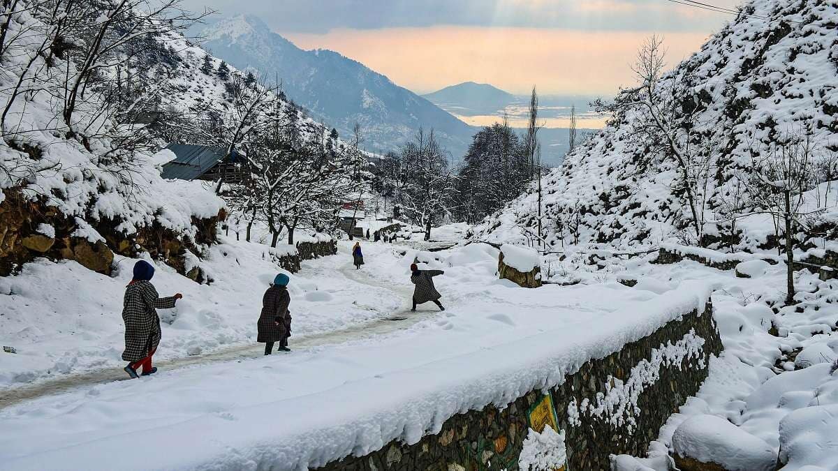 Behind cheer of snowfall: Record cold, frozen pipes in Kashmir