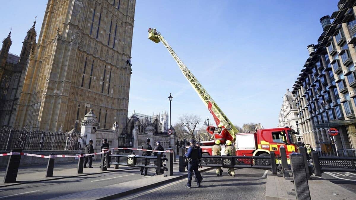 Man arrested after 16-hour standoff atop London's Big Ben