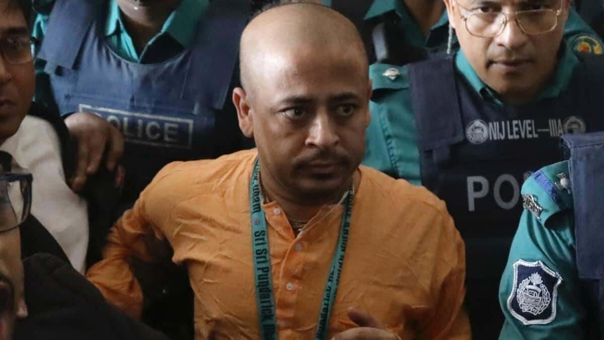 Bangladesh: Lawyer defending Hindu monk Chinmoy attacked, critically injured