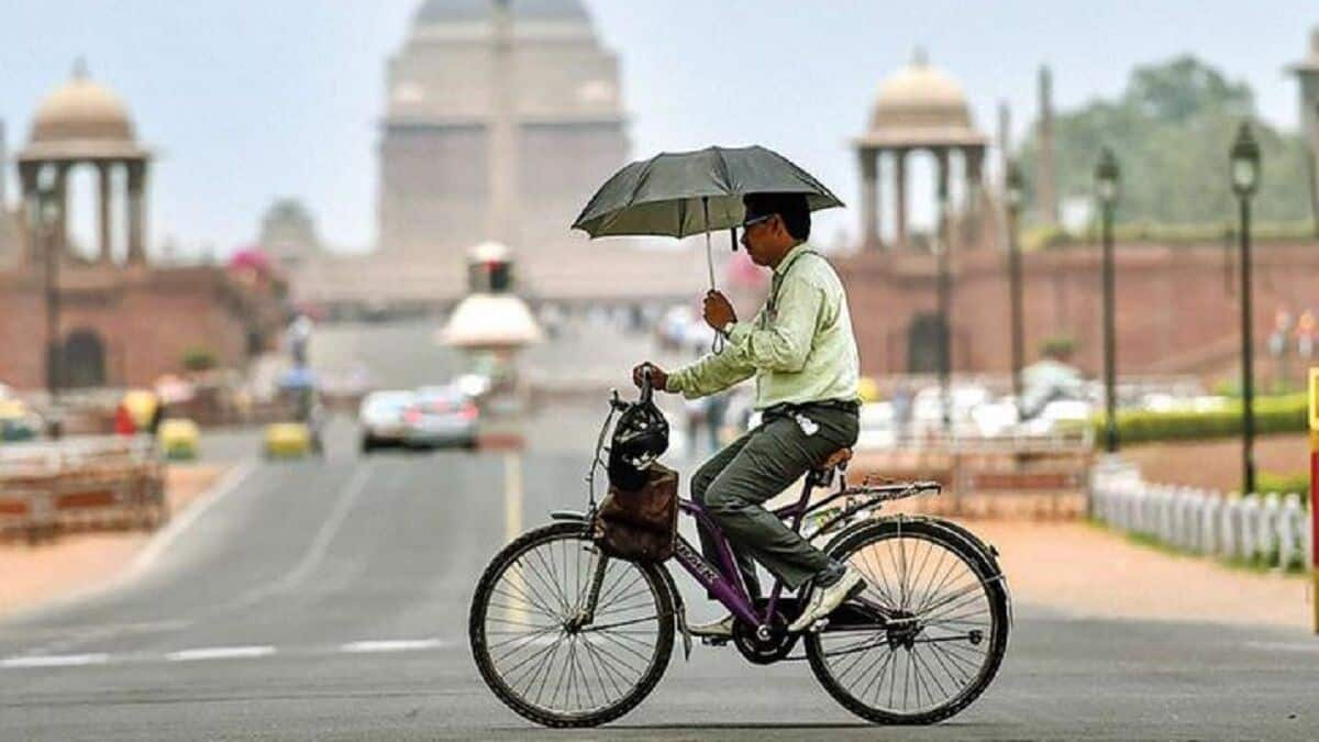 Delhi temperature likely to rise to 30°C, AQI remains 'poor'