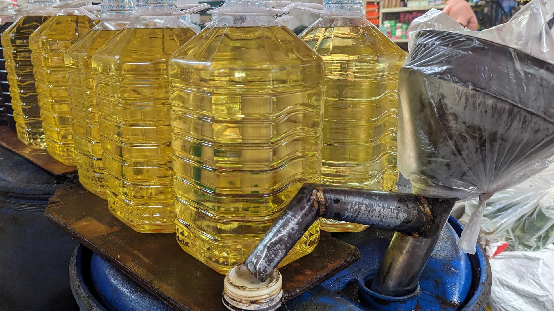 Bangladesh faces edible oil crisis, prices skyrocket ahead of Ramzan