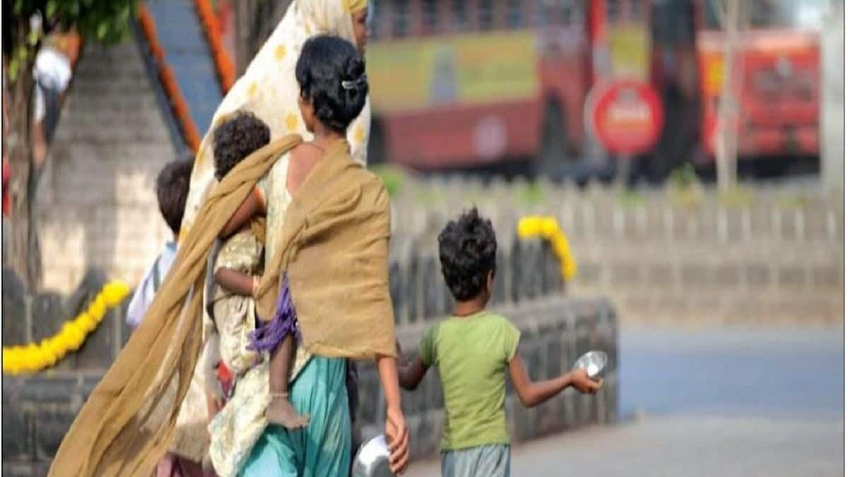 Bhopal bans begging in public places; CCTVs to monitor enforcement