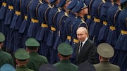 Army would 'turn weapons against Kremlin': Ex-commander warns Putin 