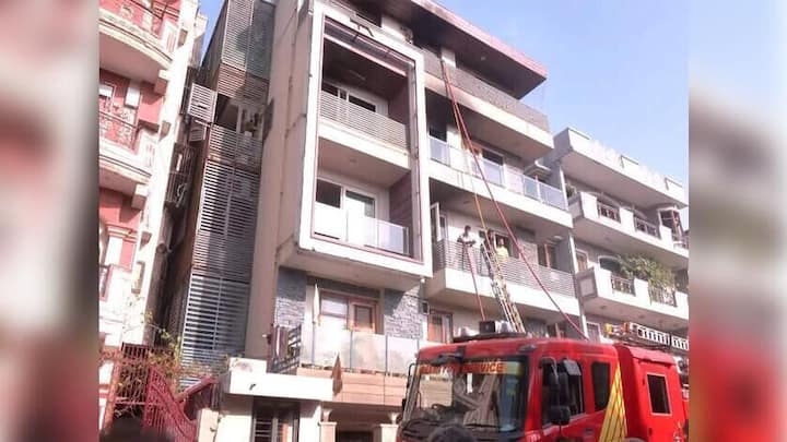 Delhi: Massive fire in Shahdara building leaves 9 dead